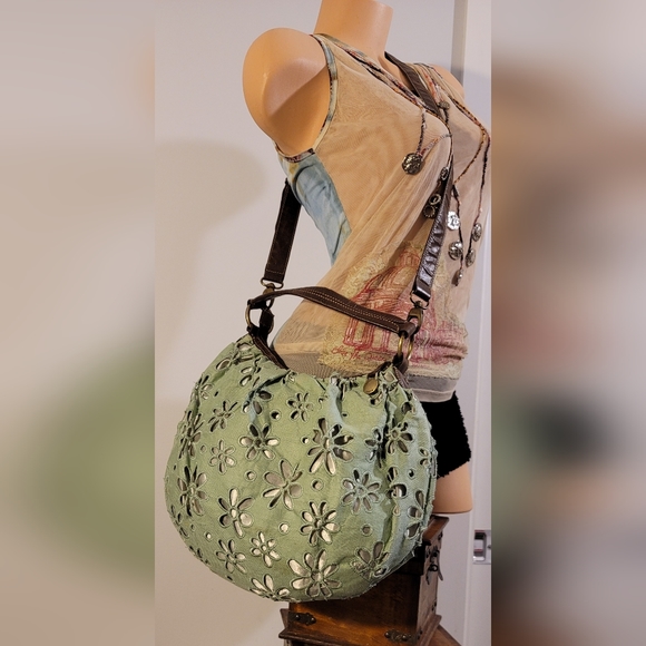 VINTAGE Kenzie Green and Metalic Flower Pattern Hobo Crossbody Bag /Shoulder Bag - Picture 2 of 15